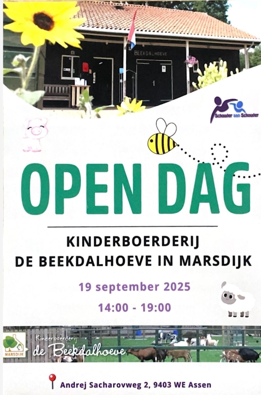 Flyer voor de open dag van kinderboerderij De Beekdalhoeve in Marsdijk op 19 september van 14:00 tot 19:00, met activiteiten zoals dieren knuffelen, workshops, rondleidingen, appeltaartpakket maken en genieten van koffie en taart. Locatie: Andrej Sacharovweg 2, Assen.